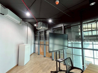 For rent 2 bedrooms condo in Huai Khwang, Bangkok