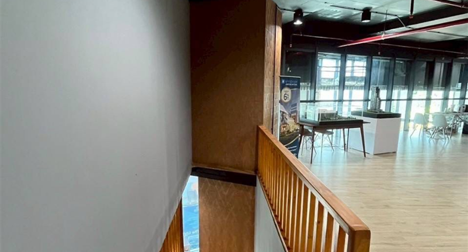 For rent 2 bedrooms condo in Huai Khwang, Bangkok