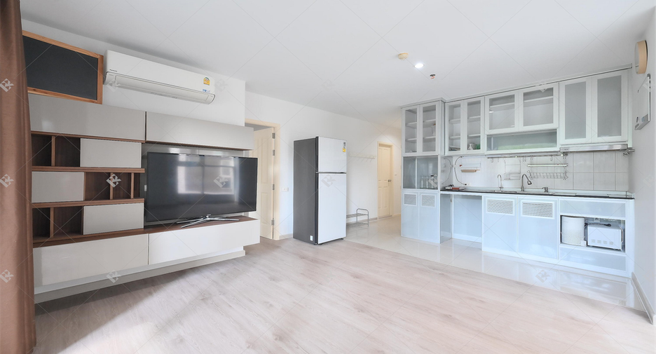 For rent 2 bedrooms condo in Huai Khwang, Bangkok