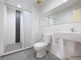 For rent 2 bedrooms condo in Huai Khwang, Bangkok