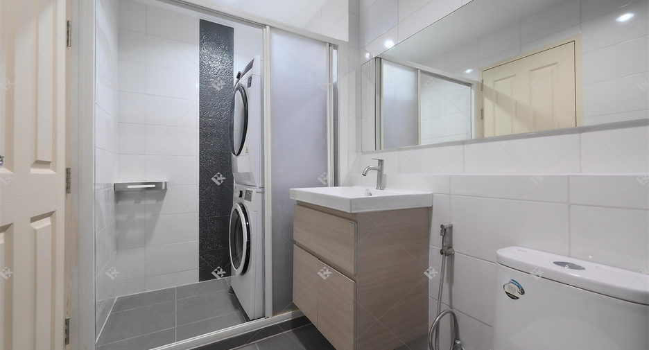 For rent 2 bedrooms condo in Huai Khwang, Bangkok