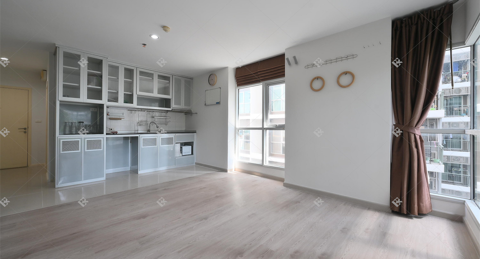 For rent 2 bedrooms condo in Huai Khwang, Bangkok