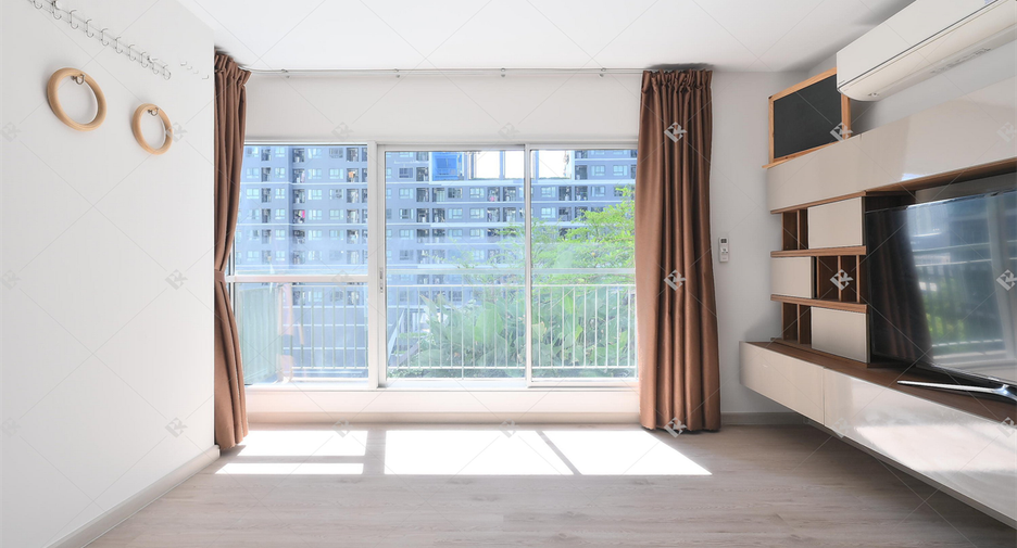 For rent 2 bedrooms condo in Huai Khwang, Bangkok