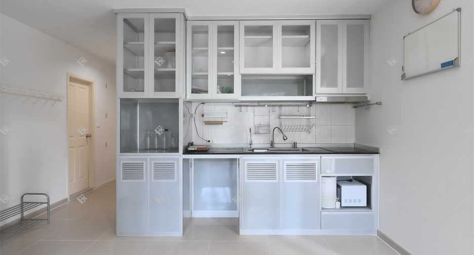 For rent 2 bedrooms condo in Huai Khwang, Bangkok