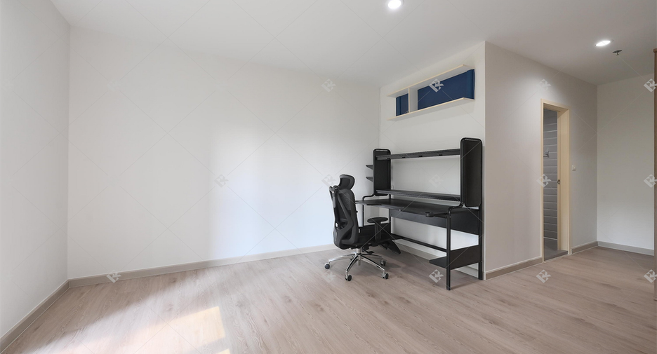 For rent 2 bedrooms condo in Huai Khwang, Bangkok