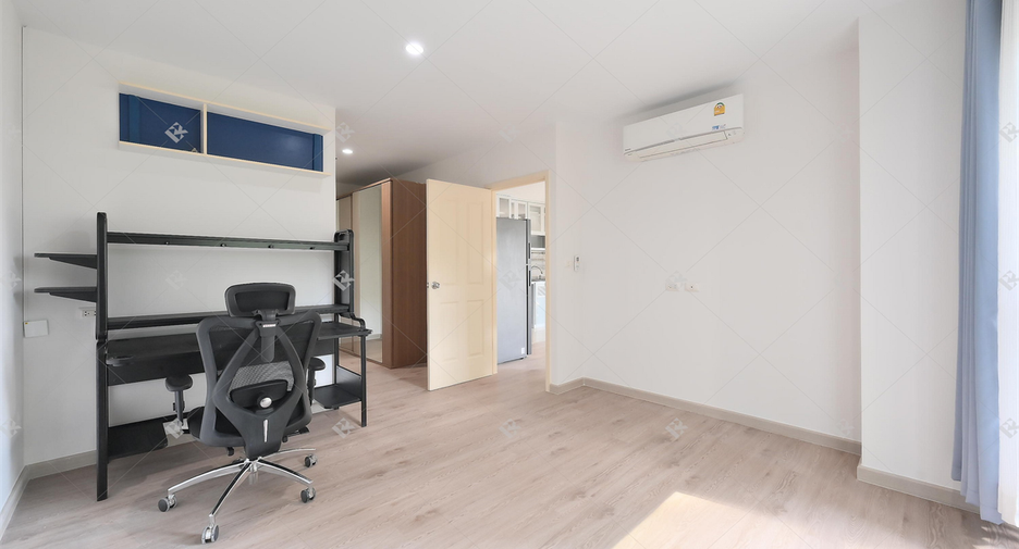 For rent 2 bedrooms condo in Huai Khwang, Bangkok