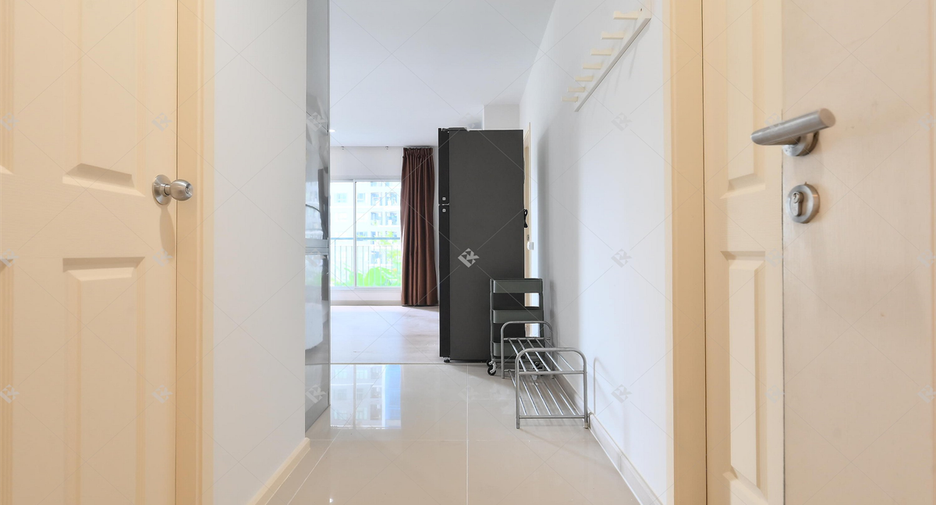 For rent 2 bedrooms condo in Huai Khwang, Bangkok