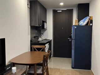 Wohnung zur Miete mit 1 Zimmer in Bang Rak, Bangkok