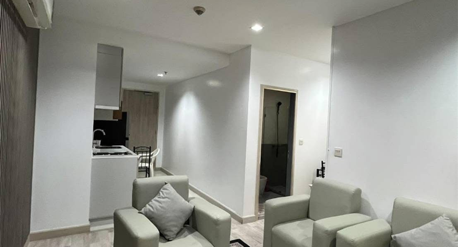 For rent 2 bedrooms condo in Huai Khwang, Bangkok