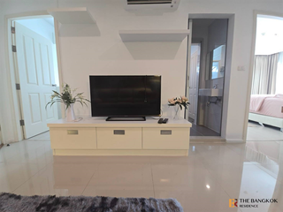 For rent 2 bedrooms condo in Huai Khwang, Bangkok