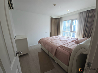 For rent 2 bedrooms condo in Huai Khwang, Bangkok
