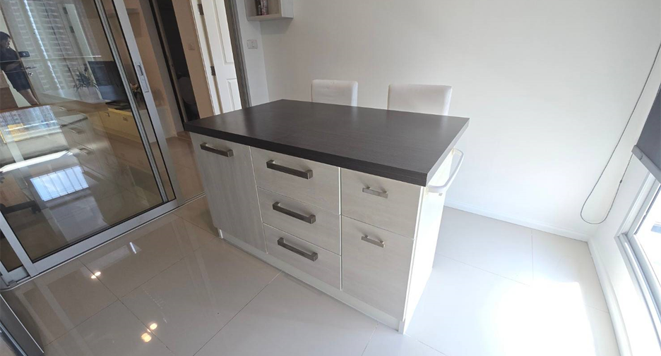 For rent 2 bedrooms condo in Huai Khwang, Bangkok