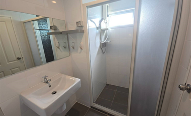 For rent 2 bedrooms condo in Huai Khwang, Bangkok