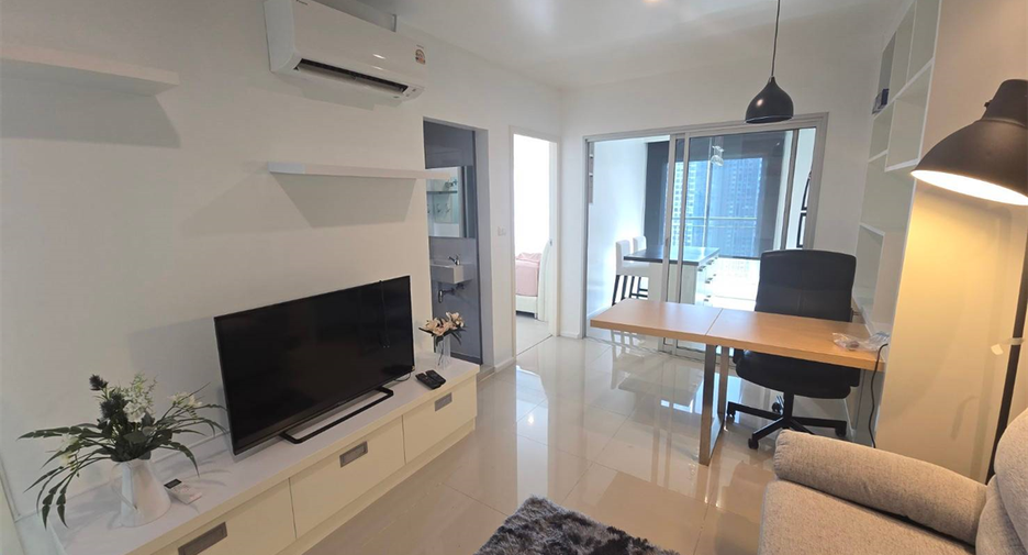 For rent 2 bedrooms condo in Huai Khwang, Bangkok