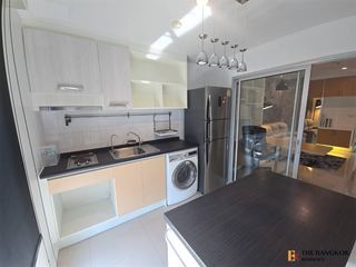 For rent 2 bedrooms condo in Huai Khwang, Bangkok