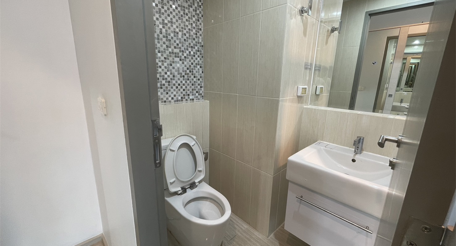 Wohnung zur Miete mit 2 Zimmer in Huai Khwang, Bangkok