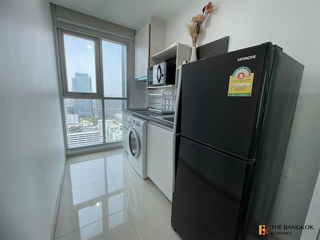 For rent 2 bedrooms condo in Huai Khwang, Bangkok
