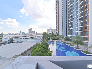 For rent 2 bedrooms condo in Huai Khwang, Bangkok