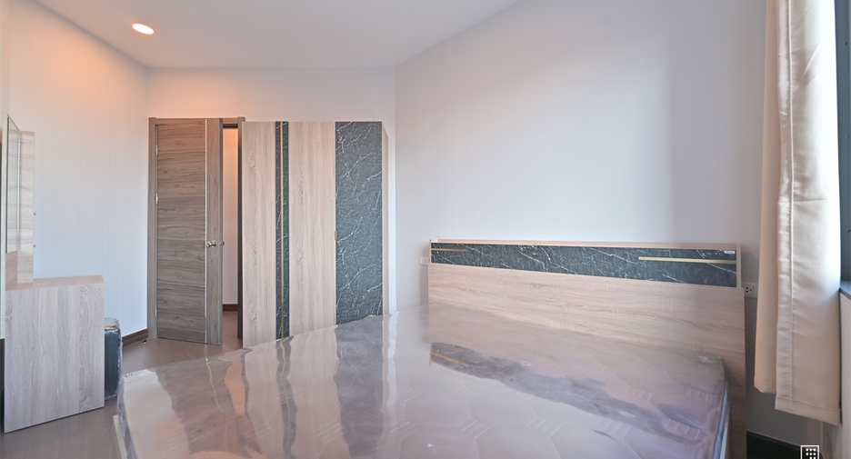 For rent 2 bedrooms condo in Huai Khwang, Bangkok