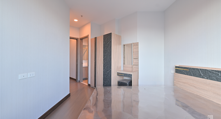 For rent 2 bedrooms condo in Huai Khwang, Bangkok