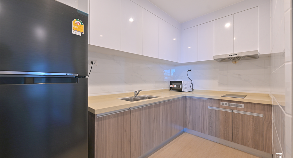 For rent 2 bedrooms condo in Huai Khwang, Bangkok