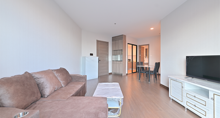 For rent 2 bedrooms condo in Huai Khwang, Bangkok