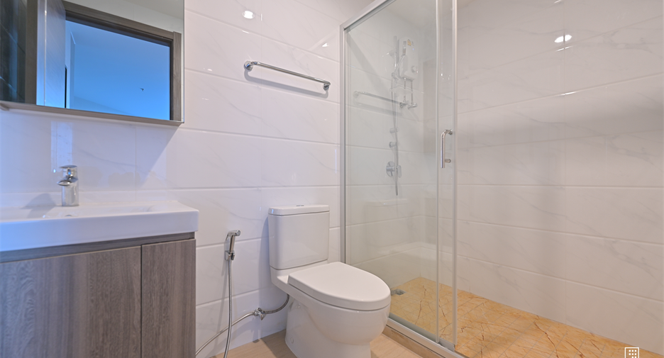 For rent 2 bedrooms condo in Huai Khwang, Bangkok