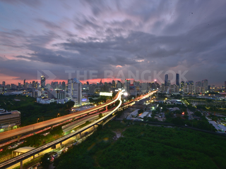 For rent 2 bedrooms condo in Huai Khwang, Bangkok