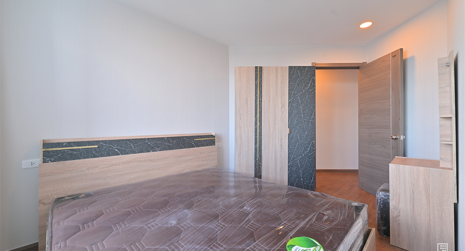 For rent 2 bedrooms condo in Huai Khwang, Bangkok