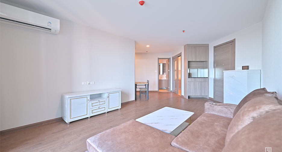 For rent 2 bedrooms condo in Huai Khwang, Bangkok