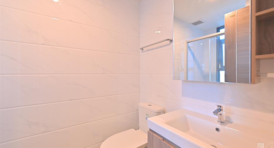 For rent 2 bedrooms condo in Huai Khwang, Bangkok