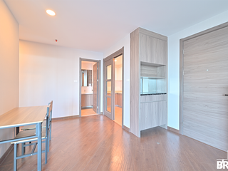 For rent 2 bedrooms condo in Huai Khwang, Bangkok