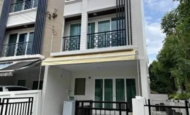 For rent 2 bedrooms townhouse in Suan Luang, Bangkok