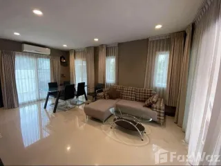 For rent 2 bedrooms townhouse in Suan Luang, Bangkok