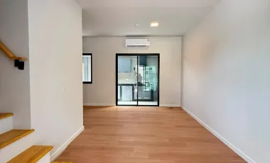 Casa en alquiler de 3 habitaciones en Bang Phli, Samut Prakan