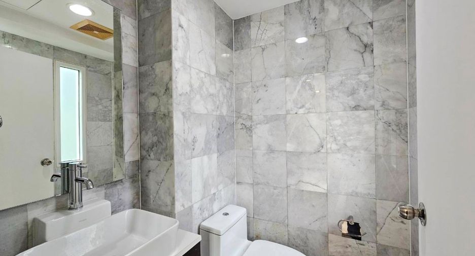 Wohnung zur Miete mit 2 Zimmer in Pathum Wan, Bangkok