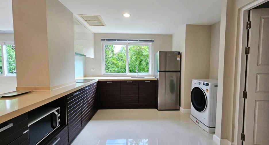 Wohnung zur Miete mit 2 Zimmer in Pathum Wan, Bangkok