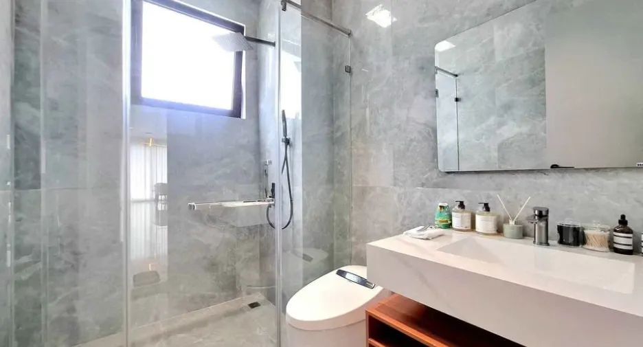 Villa en venta de 4 habitaciones en Bang Lamung, Chonburi