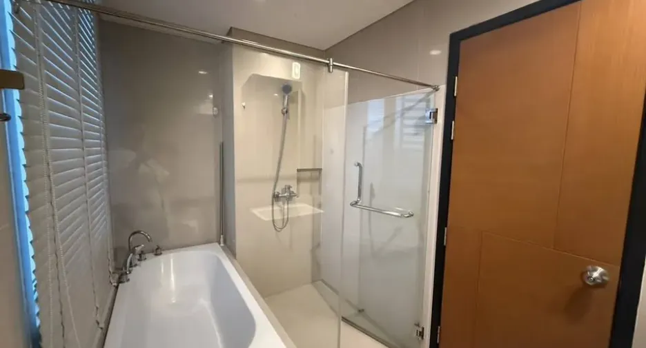 For rent 2 bedrooms condo in Khlong San, Bangkok