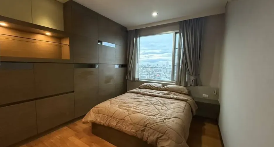 For rent 2 bedrooms condo in Khlong San, Bangkok