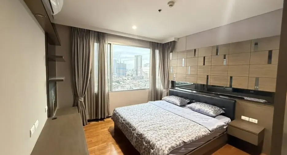 For rent 2 bedrooms condo in Khlong San, Bangkok
