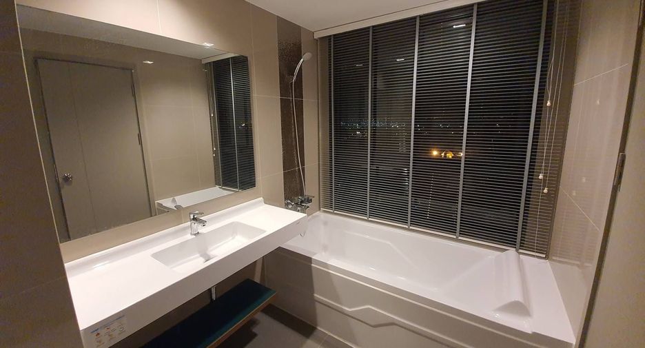 For rent 2 bedrooms condo in Phra Khanong, Bangkok