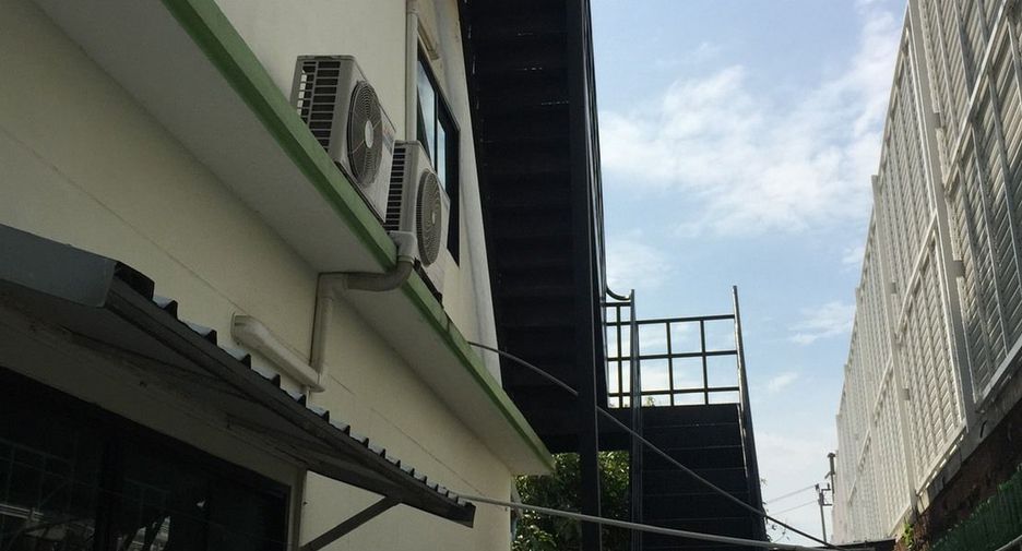 For rent 2 bedrooms townhouse in Mueang Samut Prakan, Samut Prakan