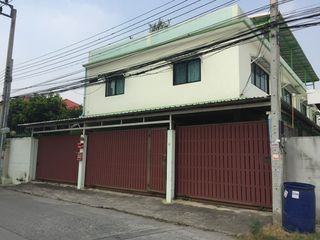 For rent 2 bedrooms townhouse in Mueang Samut Prakan, Samut Prakan