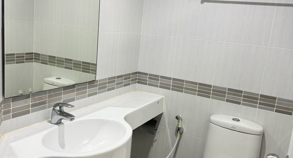 Wohnung zur Miete mit Studio in Huai Khwang, Bangkok