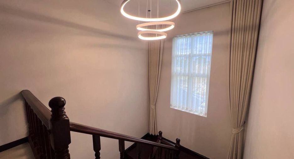 For sale 5 bedrooms villa in Bang Lamung, Chonburi