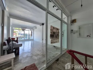 For rent 3 bedrooms retail Space in Chatuchak, Bangkok