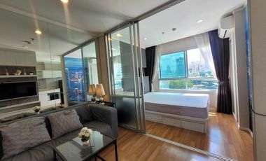 Wohnung zur Miete mit 1 Zimmer in Huai Khwang, Bangkok
