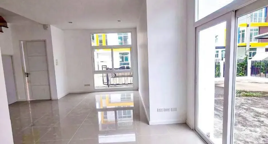 Haus zum Kauf mit 3 Zimmer in Sam Phran, Nakhon Pathom