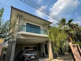 For rent and for sale 4 bedrooms house in Suan Luang, Bangkok